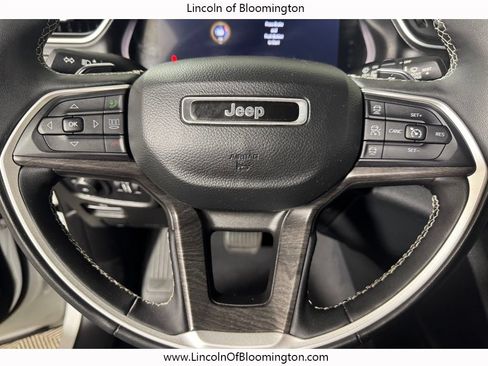 Used 2023 Jeep Grand Cherokee Limited AWD/4WD image 17