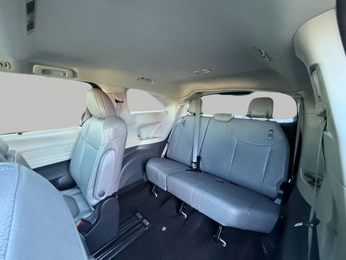 Used 2024 Toyota Sienna XLE image 27