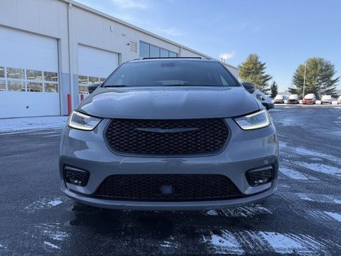 Used 2021 Chrysler Pacifica Touring-L w/ Premium & Safety Sphere Group image 11