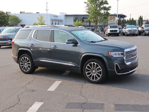 Used 2020 GMC Acadia Denali w/ Technology Package FWD image 14