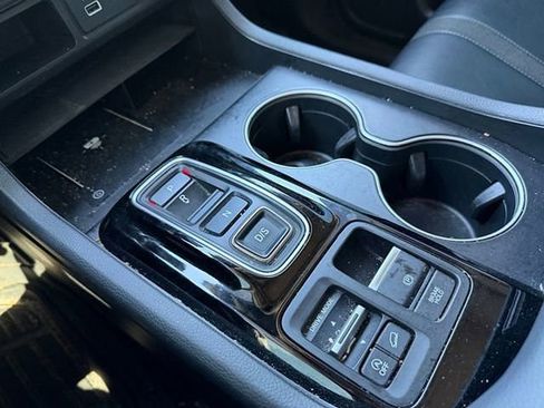 Used 2023 Honda Pilot Touring image 17