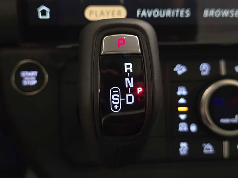 New 2026 Land Rover Defender 130 X-Dynamic SE image 35