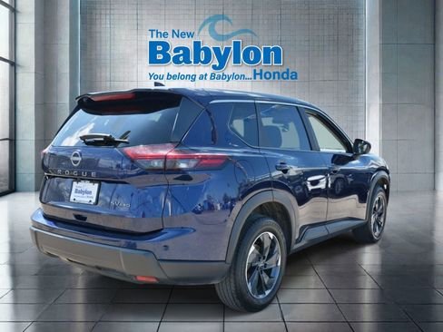 Used 2024 Nissan Rogue SV AWD/4WD image 4
