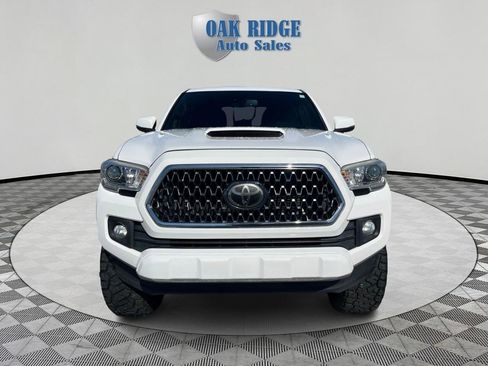 Used 2019 Toyota Tacoma TRD Sport AWD/4WD image 2