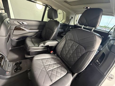 Used 2024 BMW X7 xDrive40i w/ Premium Package image 28