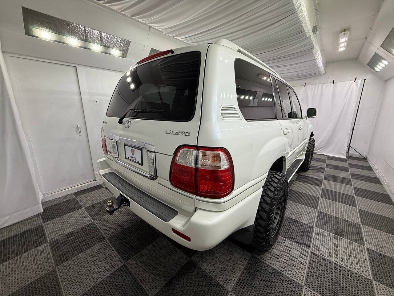 Used 2004 Lexus LX 470 4WD image 3