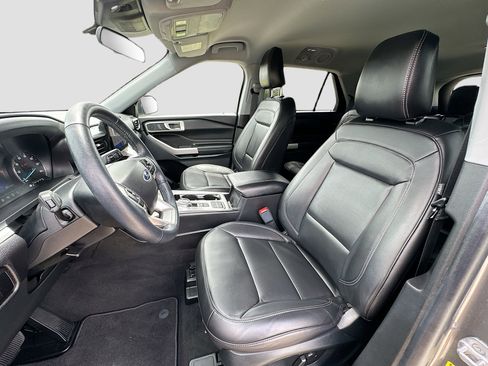 Used 2023 Ford Explorer XLT w/ Equipment Group 202A RWD image 20