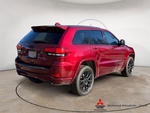 Used 2022 Jeep Grand Cherokee Laredo X image 3