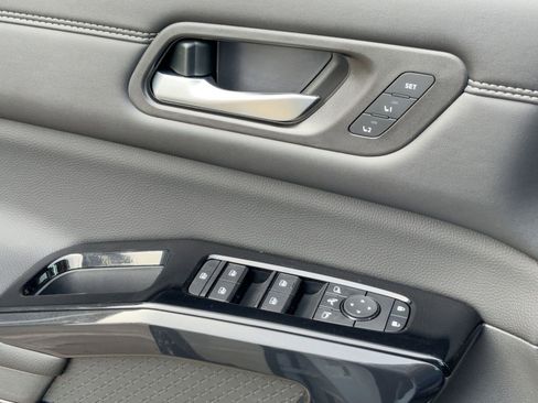 New 2026 Nissan Pathfinder Platinum image 13