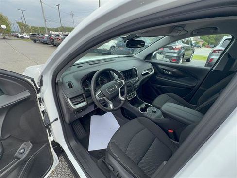 Used 2024 GMC Terrain SLE w/ Driver Convenience Package AWD/4WD image 13