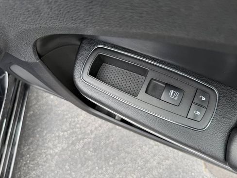 Used 2023 Chrysler 300 Touring w/ Sport Appearance Package RWD image 27