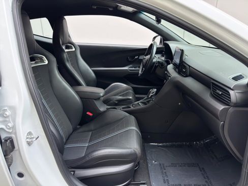 Used 2021 Hyundai Veloster N image 15