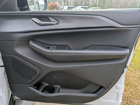 Used 2023 Jeep Grand Cherokee Altitude image 35