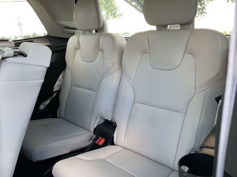 Used 2025 Volvo XC90 T8 Ultra w/ Lounge Package AWD/4WD image 9
