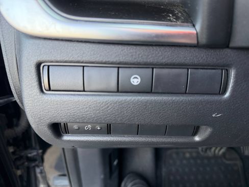 Used 2023 Nissan Rogue SV AWD/4WD image 25