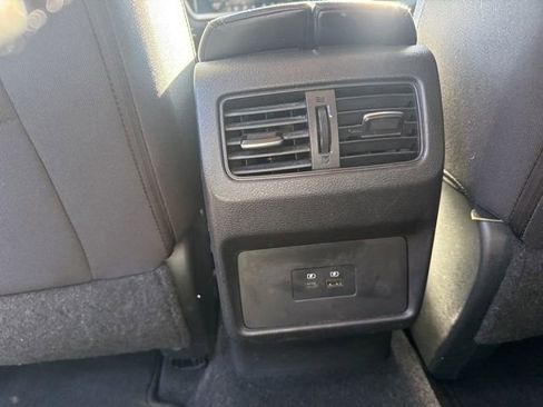 Used 2021 Nissan Rogue SV image 30