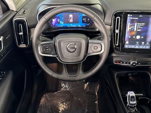 Certified 2023 Volvo XC40 B5 Ultimate AWD/4WD image 13