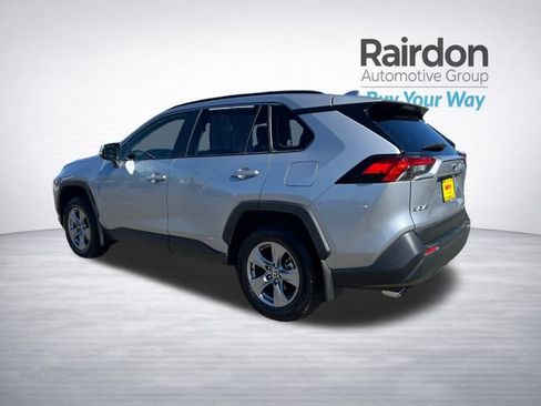 Used 2022 Toyota RAV4 XLE w/ Convenience Package AWD/4WD image 5