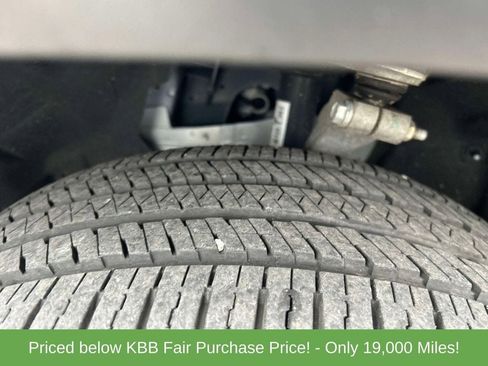 Used 2024 Jeep Grand Cherokee L Limited AWD/4WD image 10