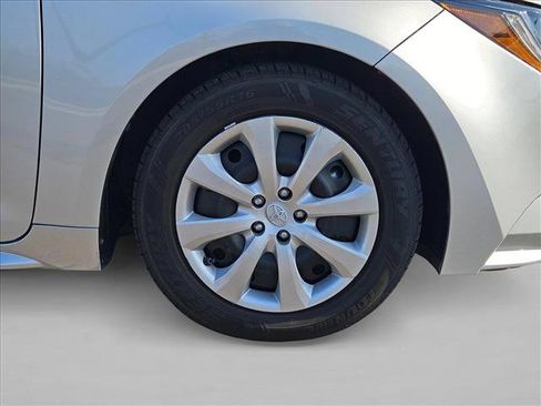 Used 2023 Toyota Corolla LE FWD image 4