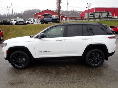 New 2025 Jeep Grand Cherokee Limited w/ MOPAR Finishing Package image 2