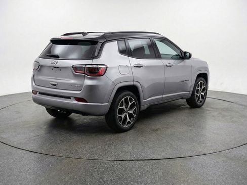 Used 2025 Jeep Compass Limited image 9