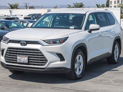 Certified 2025 Toyota Grand Highlander FWD image 3
