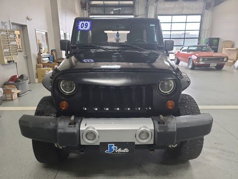 Used 2009 Jeep Wrangler Unlimited Sahara w/ Dual Top Group AWD/4WD image 3