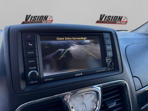 Used 2012 Chrysler Town & Country Touring-L w/ Driver Convenience Group image 30