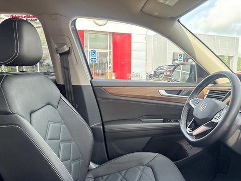 Used 2025 Volkswagen Atlas SE FWD image 10