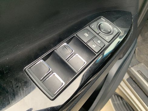 Used 2020 Lexus LX 570 4WD w/ Luxury Package image 15