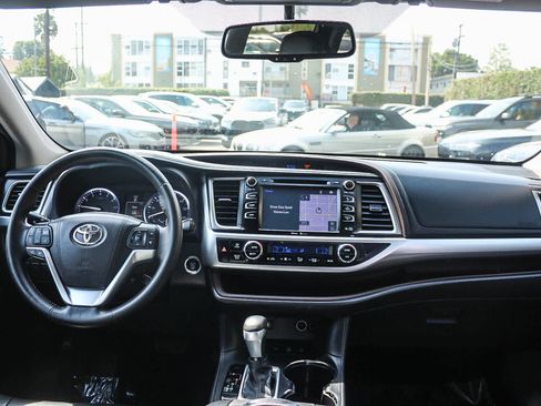 Used 2015 Toyota Highlander XLE image 14
