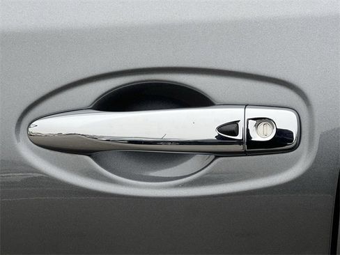 Used 2019 Nissan Rogue SV w/ Premium Package image 43