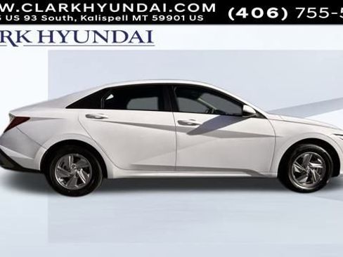Used 2025 Hyundai Elantra SE image 4