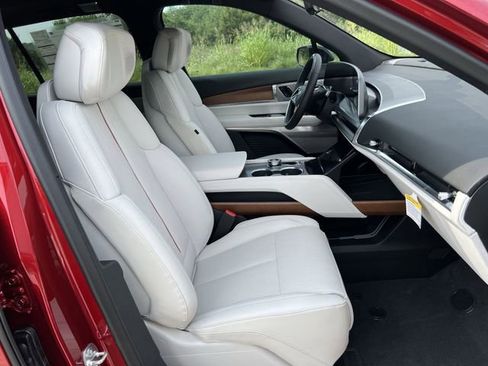 New 2026 Cadillac Vistiq Sport w/ LPO, Floor Liner Package AWD/4WD image 11