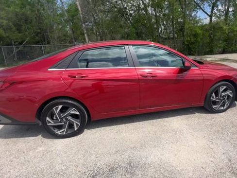 Used 2025 Hyundai Elantra SEL image 9