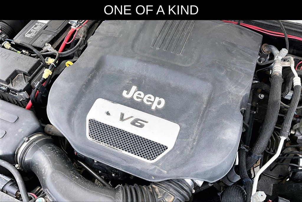 Used 2017 Jeep Wrangler Unlimited Rubicon w/ Connectivity Group AWD/4WD image 25