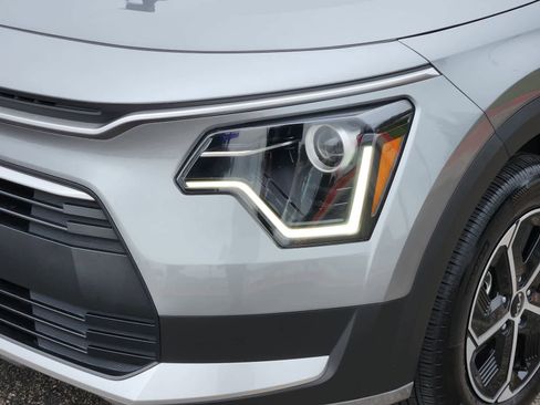 Certified 2024 Kia Niro EX FWD image 7