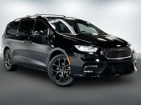Used 2024 Chrysler Pacifica Limited w/ S Appearance Package AWD/4WD image 1