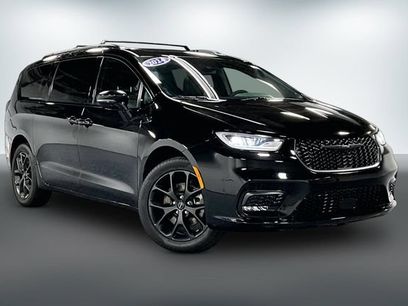 Used 2024 Chrysler Pacifica Limited w/ S Appearance Package