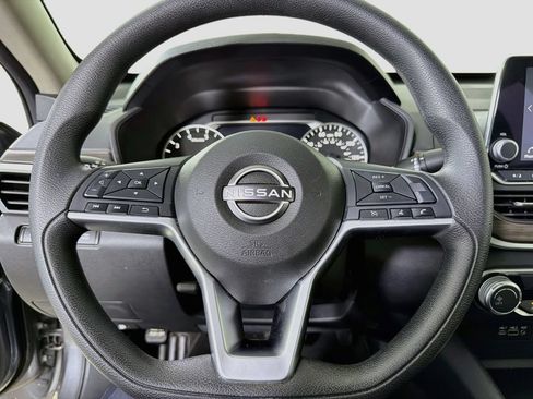 Used 2025 Nissan Altima 2.5 SV FWD image 15