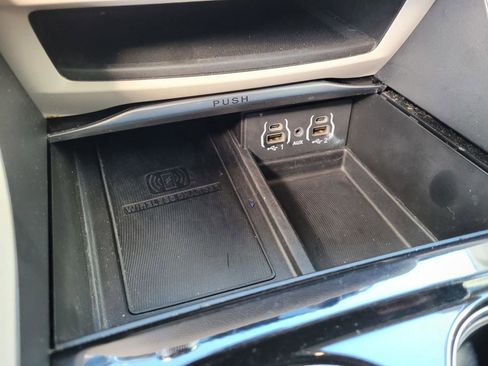 Used 2023 Chrysler Pacifica Limited FWD image 30