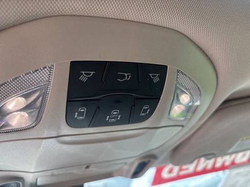 Used 2022 Chrysler Pacifica Limited FWD image 19
