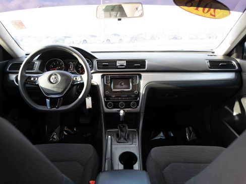 Used 2018 Volkswagen Passat 2.0T S image 20