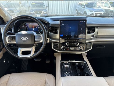 Used 2023 Ford Expedition XLT image 9