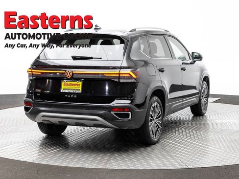 Used 2025 Volkswagen Taos SE FWD image 5