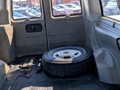Used 2016 Chevrolet Express 2500 w/ Preferred Equipment Group RWD image 19