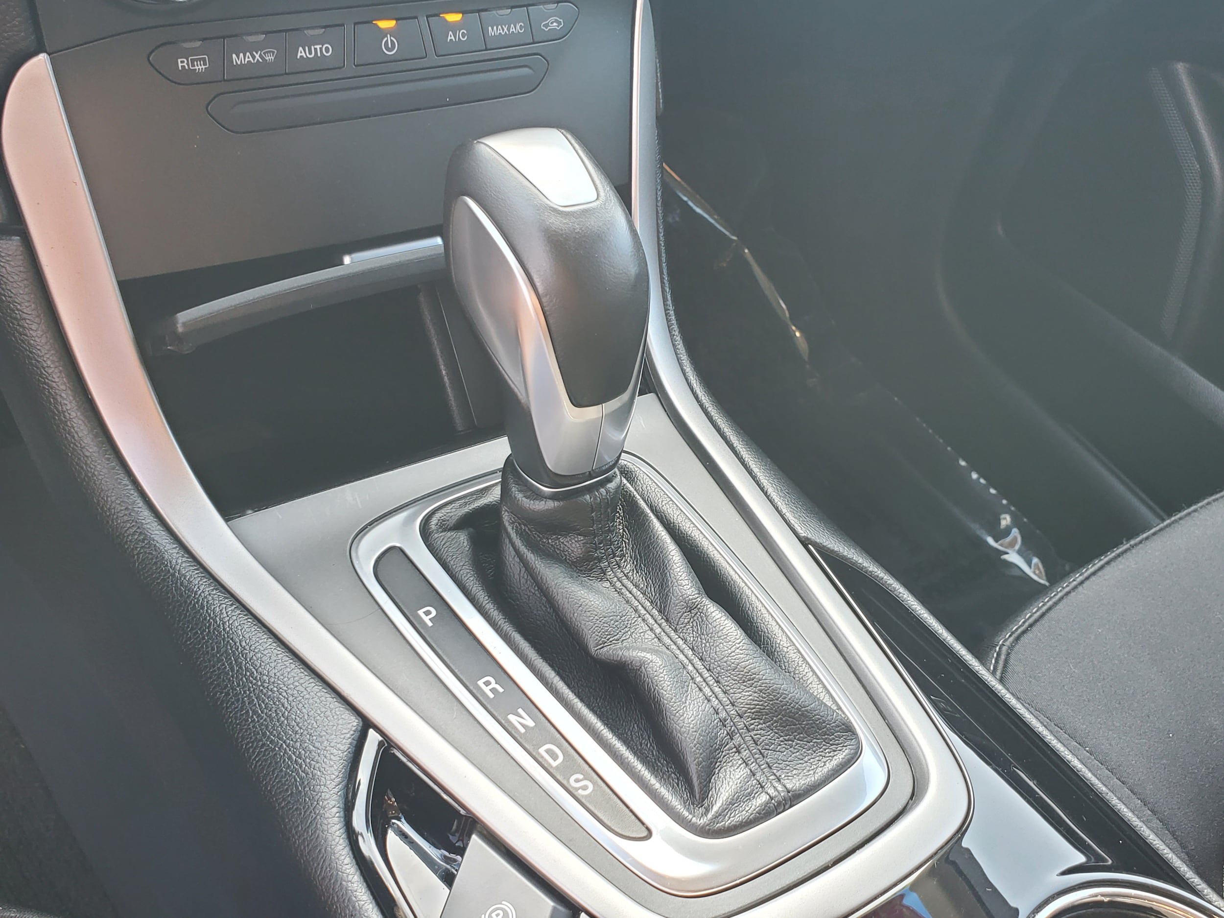 Used 2018 Ford Edge SEL FWD image 23