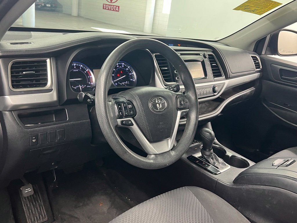 Used 2016 Toyota Highlander LE FWD image 8