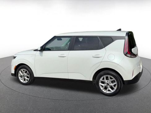 Used 2025 Kia Soul LX w/ LX Technology Package FWD image 10